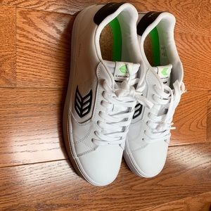 Cariuma shoes both men and women